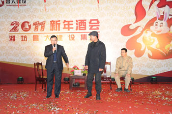 潍坊亚星官网建设集团举行2011年新年酒会