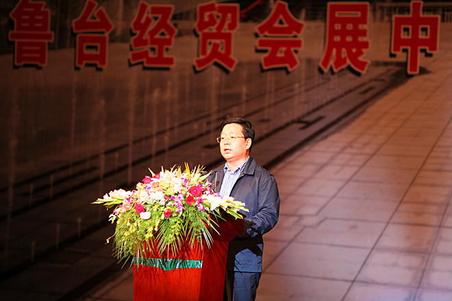 夏芳晨副市长出席潍坊亚星官网建设集团会展中心工程颁奖盛典并作重要讲话